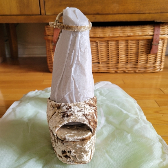 Sam Edelman Velvet Platform Heels in Prosecco - Picture 4 of 9